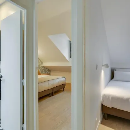 Апартаменты Bastille Chicsuites *